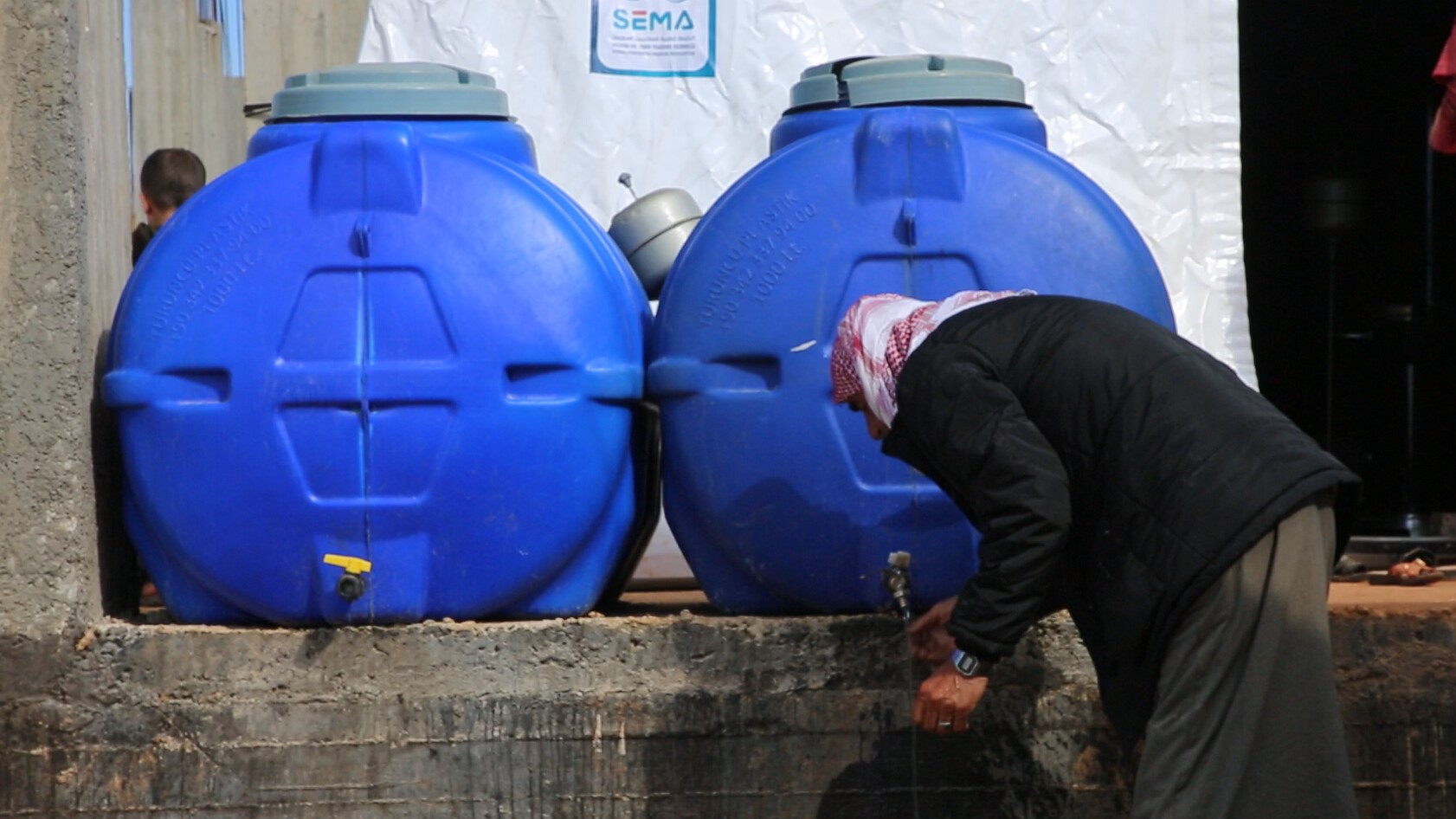 _940_https://www.helpage.org/silo/images/ahmed-mohamed-alhamocredit-semasyria-earthquake-rs9402_1682x946.jpg