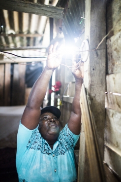  _366_https://www.helpage.org/silo/images/buenaventure-colombia--light-the-way_246x369.jpg