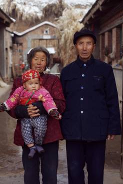  _917_https://www.helpage.org/silo/images/by-2050-there-will-480-million-older-people-in-china_246x367.jpg