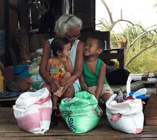  _652_https://www.helpage.org/silo/images/couple-in-the-philippines_320x285.jpg