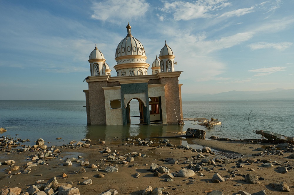  _192_https://www.helpage.org/silo/images/destruction-in-sulawesi-indonesia-after-the-2018-earthquake_1000x666.jpg