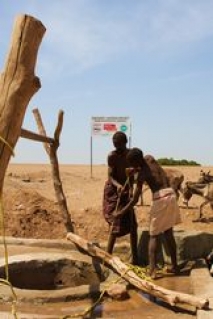  _299_https://www.helpage.org/silo/images/ethiopia-floods-2_213x319.jpg