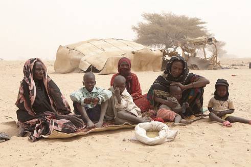  _462_https://www.helpage.org/silo/images/etta-brahim-senussi-and-her-family-are-struggling-to-cope-chad_491x326.jpg