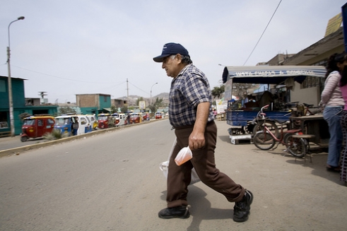  _253_https://www.helpage.org/silo/images/genaro-74-peru_491x327.jpg