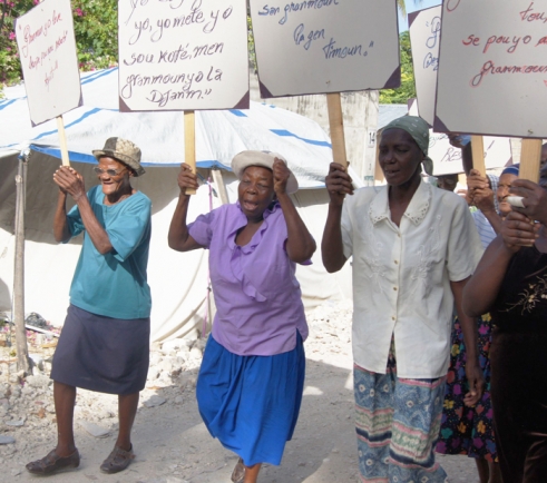  _906_https://www.helpage.org/silo/images/haitians-march-2010_491x434.jpg