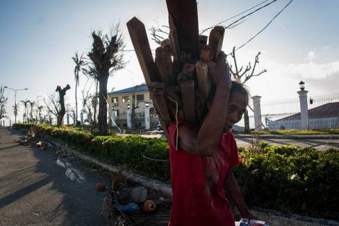  _180_https://www.helpage.org/silo/images/haiyan-and-dfid-news-story_491x327.jpg