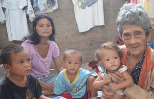  _603_https://www.helpage.org/silo/images/haiyan-grandmother_491x317.jpg