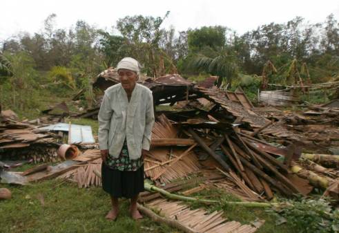  _572_https://www.helpage.org/silo/images/haiyan-news-story-2_491x337.jpg