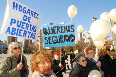  _511_https://www.helpage.org/silo/images/health-campaigners-in-argentina_491x329.jpg