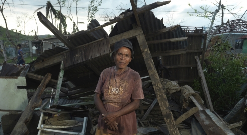  _498_https://www.helpage.org/silo/images/house-destroyed-by-typhoon-haiyan-in-the-philippines_491x270.jpg