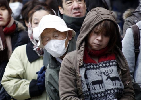  _520_https://www.helpage.org/silo/images/japan-food-queue-_491x349.jpg