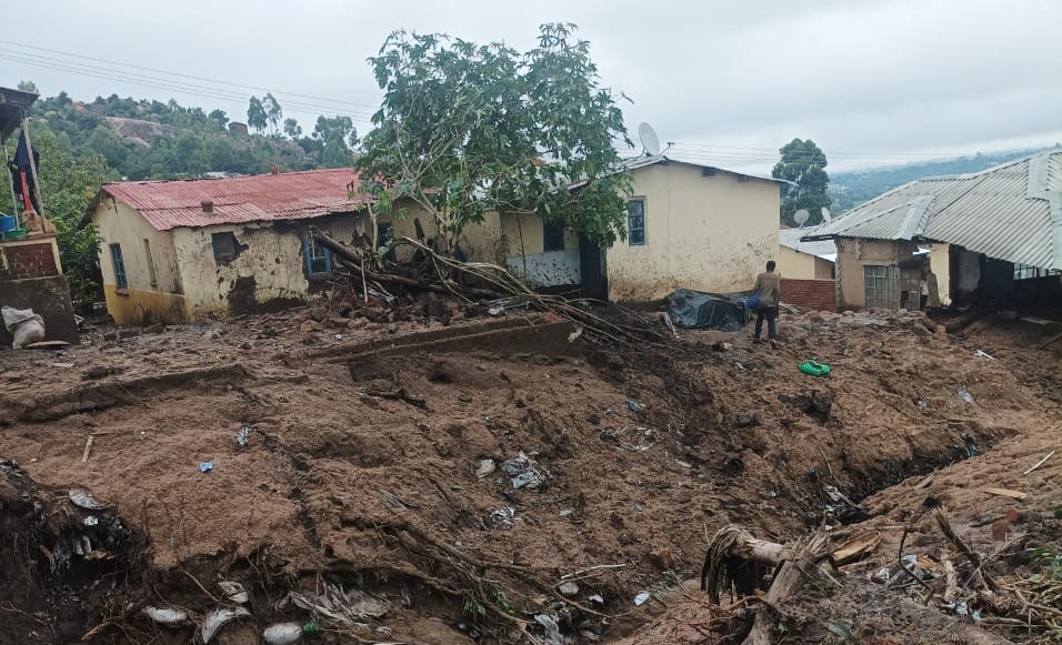  _836_https://www.helpage.org/silo/images/malawi-cyclone-fredycredit-patricia-mmamemanepo_956x581.jpg