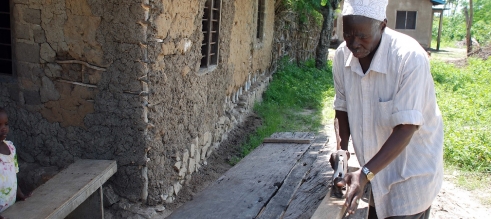_761_https://www.helpage.org/silo/images/mvano-ibrahim-77-tanzania_491x219.jpg