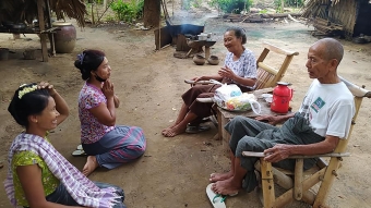  _280_https://www.helpage.org/silo/images/myanmarishg-members-providing-food-to-older-couple-from-myingyan-township_340x191.jpg