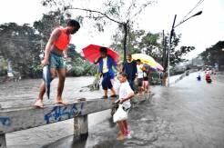  _16_https://www.helpage.org/silo/images/nanay-ofel-helping-her-community-people-to-evacuate_246x163.jpg