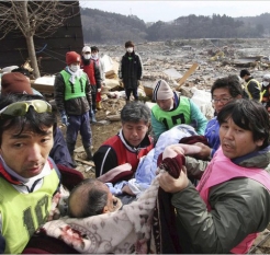  _91_https://www.helpage.org/silo/images/older-man-is-rescued-from-the-wreckage-after-the-earthquake-in-japan_246x233.jpg