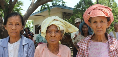  _177_https://www.helpage.org/silo/images/older-people-in-pwint-phyu-camp_491x237.jpg