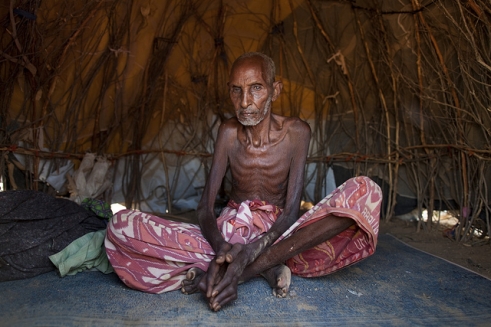 _724_https://www.helpage.org/silo/images/older-people-like-ali-issack-dadaab-camp-are-often-left-out-of-humanitarian-responses_491x327.jpg