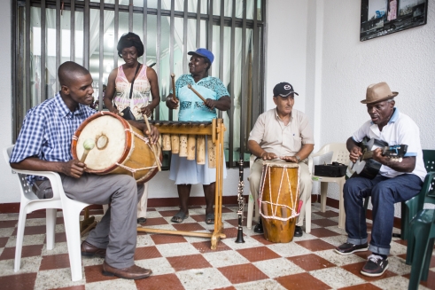  _702_https://www.helpage.org/silo/images/older-people-performing-together-in-colombia-ranked-36th_491x327.jpg