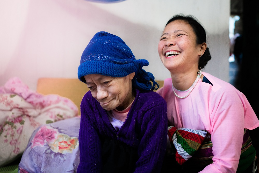  _879_https://www.helpage.org/silo/images/older-woman-in-an-intergenerational-selfhelp-club-in-vietnam_1000x666.jpg