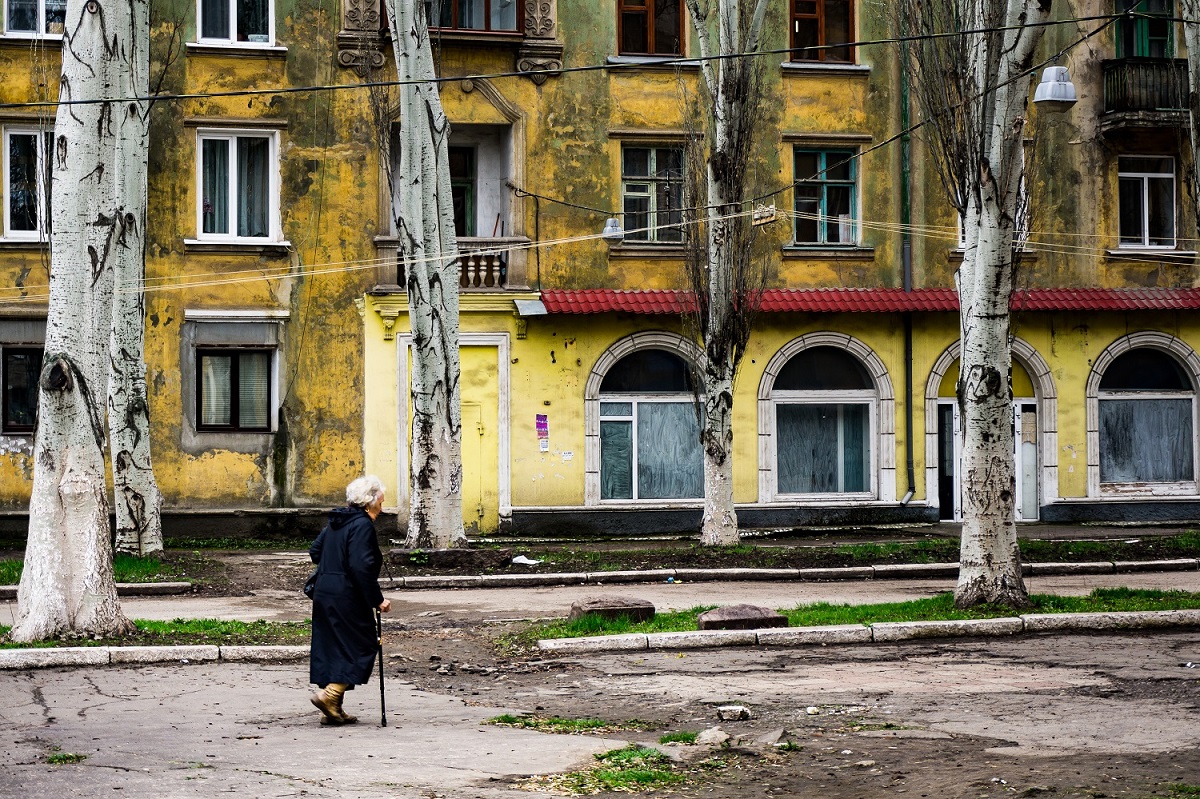  _680_https://www.helpage.org/silo/images/older-woman-with-cane-in-ukraine-bprm_1200x799.jpg