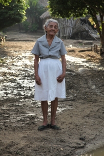  _525_https://www.helpage.org/silo/images/rosalba-affected-by-colombia-floods_213x321.jpg