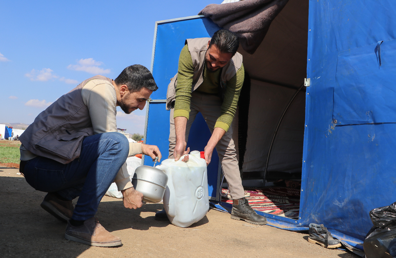 _537_https://www.helpage.org/silo/images/sema-delivering-fuelsyriaturkey-earthquakeibrahim-matrooh--sema_1600x1044.jpg