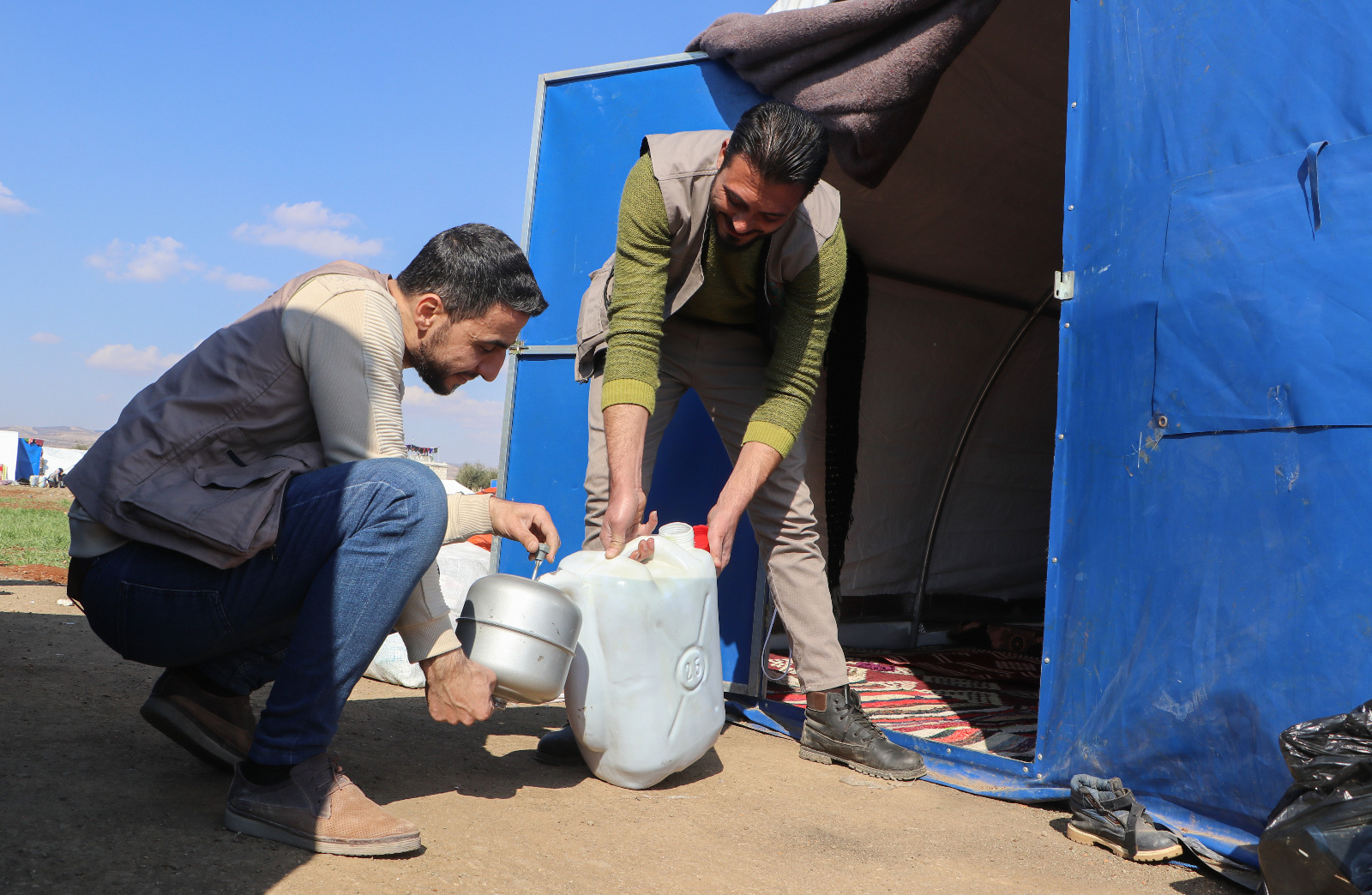  _537_https://www.helpage.org/silo/images/sema-delivering-fuelsyriaturkey-earthquakeibrahim-matrooh--sema_1600x1044.jpg