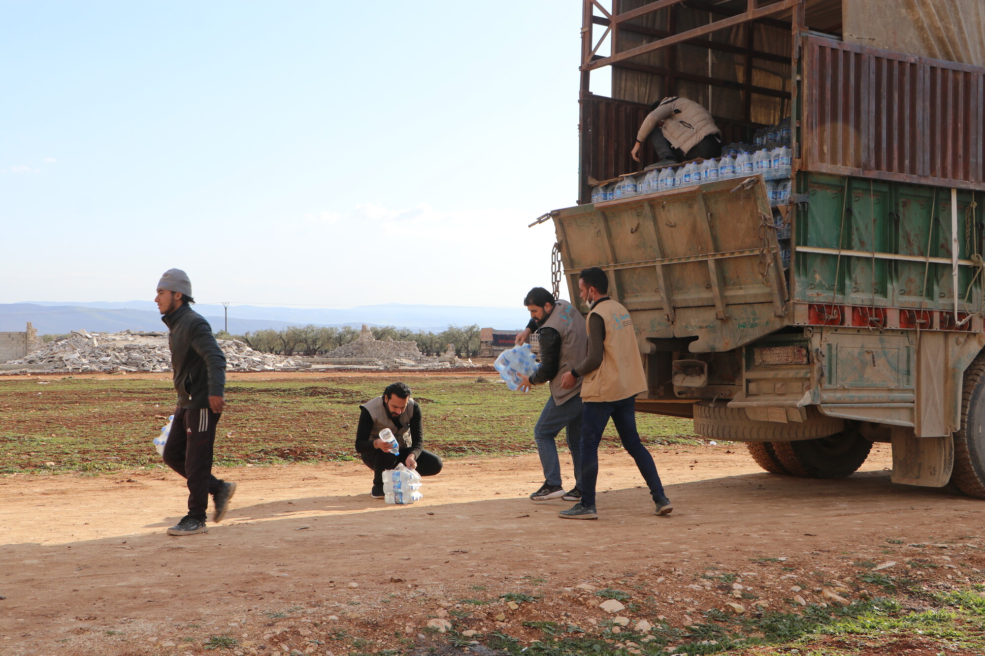  _667_https://www.helpage.org/silo/images/sema-delivering-water-syria-turkey-earthquakerami-sabbagh--sema_2000x1333.jpg