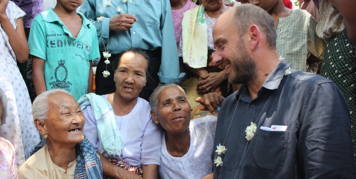  _491_https://www.helpage.org/silo/images/toby-myanmar_703x354.jpg