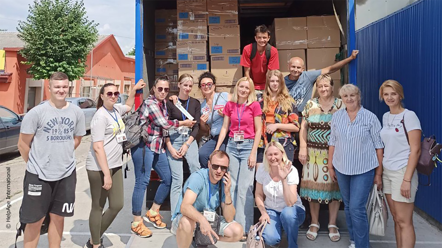 _755_https://www.helpage.org/silo/images/ukraine-volunteersgroup-2_1500x843.png