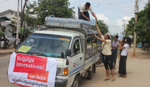  _190_https://www.helpage.org/silo/images/water-distribution-myanmar-floods_491x285.jpg