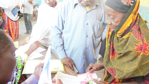 _746_https://www.helpage.org/silo/images/zanzibar--pension_491x276.jpg