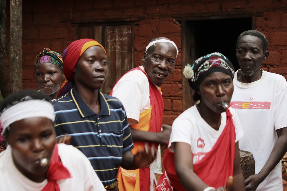 _664_https://www.helpage.org/silo/images/burundi-refugee-dancing-in-tanzania-camp_1000x666.jpg