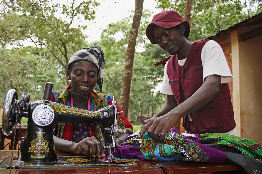  _735_https://www.helpage.org/silo/images/burundi-refugee-tailor-in-camp-in-tanzania-2_1000x666.jpg