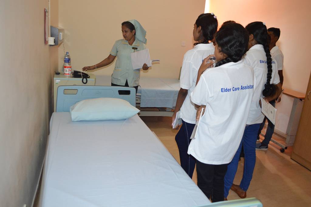  _647_https://www.helpage.org/silo/images/elder-care-assistants-taught-by-nurse-in-sri-lanka_1024x681.jpg