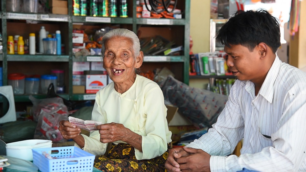  _108_https://www.helpage.org/silo/images/electronic-cash-transfer-delivery-in-myanmar_1000x562.jpg