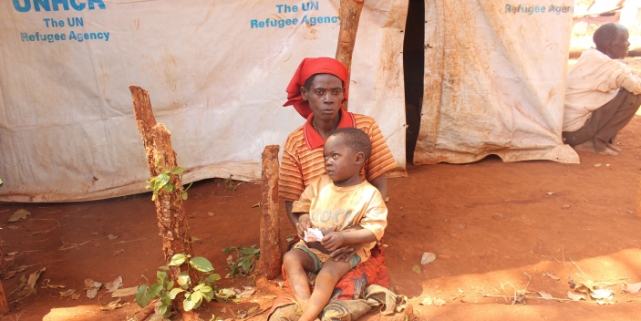  _766_https://www.helpage.org/silo/images/fredericka-and-her-son-nkhunzimana_703x352.jpg