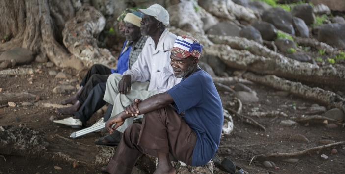  _977_https://www.helpage.org/silo/images/men-in-mozambique_703x355.jpg