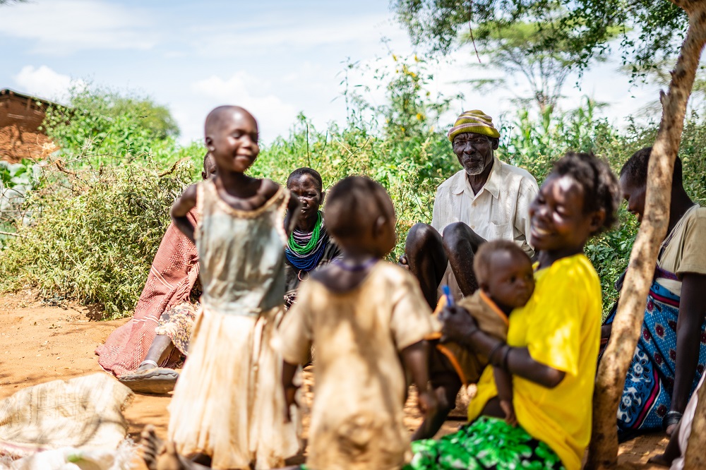  _20_https://www.helpage.org/silo/images/ojao-speaks-with-his-family-ocm_1000x666.jpg