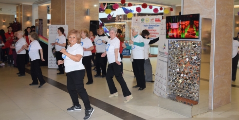 _407_https://www.helpage.org/silo/images/older-people-in-kyrgyzstan-dancing-mob-on-world-health-day-2016-ada-on-health-_491x247.jpg