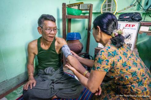 _716_https://www.helpage.org/silo/images/volunteers-from-self-help-groups-test_491x326.jpg