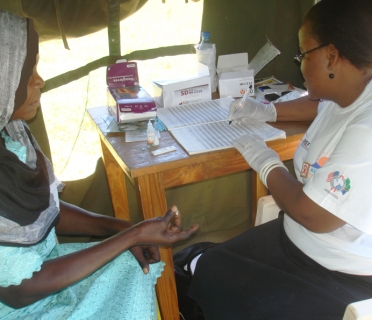  _573_https://www.helpage.org/silo/images/woman-at-hiv-test-in-tanzania_372x320.jpg