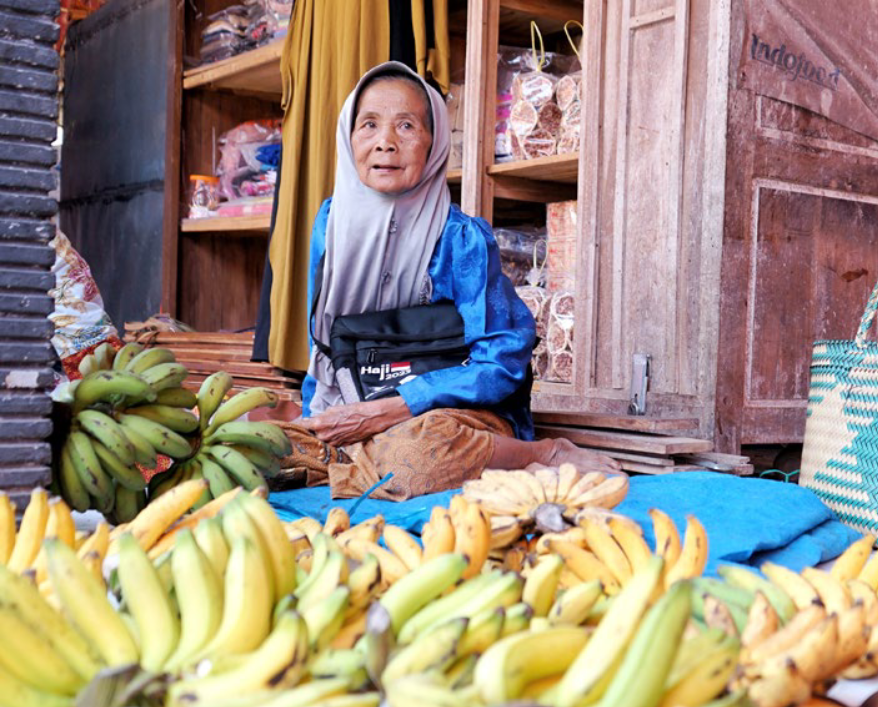 Older woman Indonesia