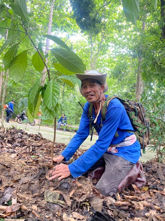 Older person panting - Climate change - Asia
